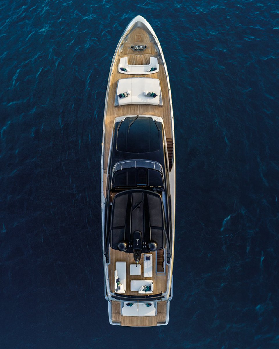 102 feet of majestic class: the peerless Riva 102' Corsaro Super, a flybridge of devastating beauty.

#FerrettiGroup #KeepBuildingDreams #ProudToBeItalian 🇮🇹 #MadeInItaly
ow.ly/TiW950VUpoA