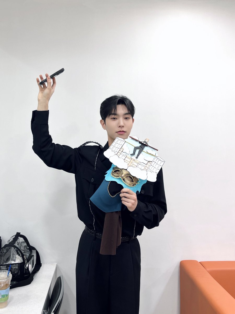 ⚖️🎤✨
#복면가왕 #밸런스킹 🐈‍⬛👑
 ㄴ 진원이 노래도 잘 하는데, 얼굴도 잘해요. 립바미들의 영원한 밸런스킹으로 인정합니다👏🏻🩵

#리베란테 #Libelante
#진원 #JinWon