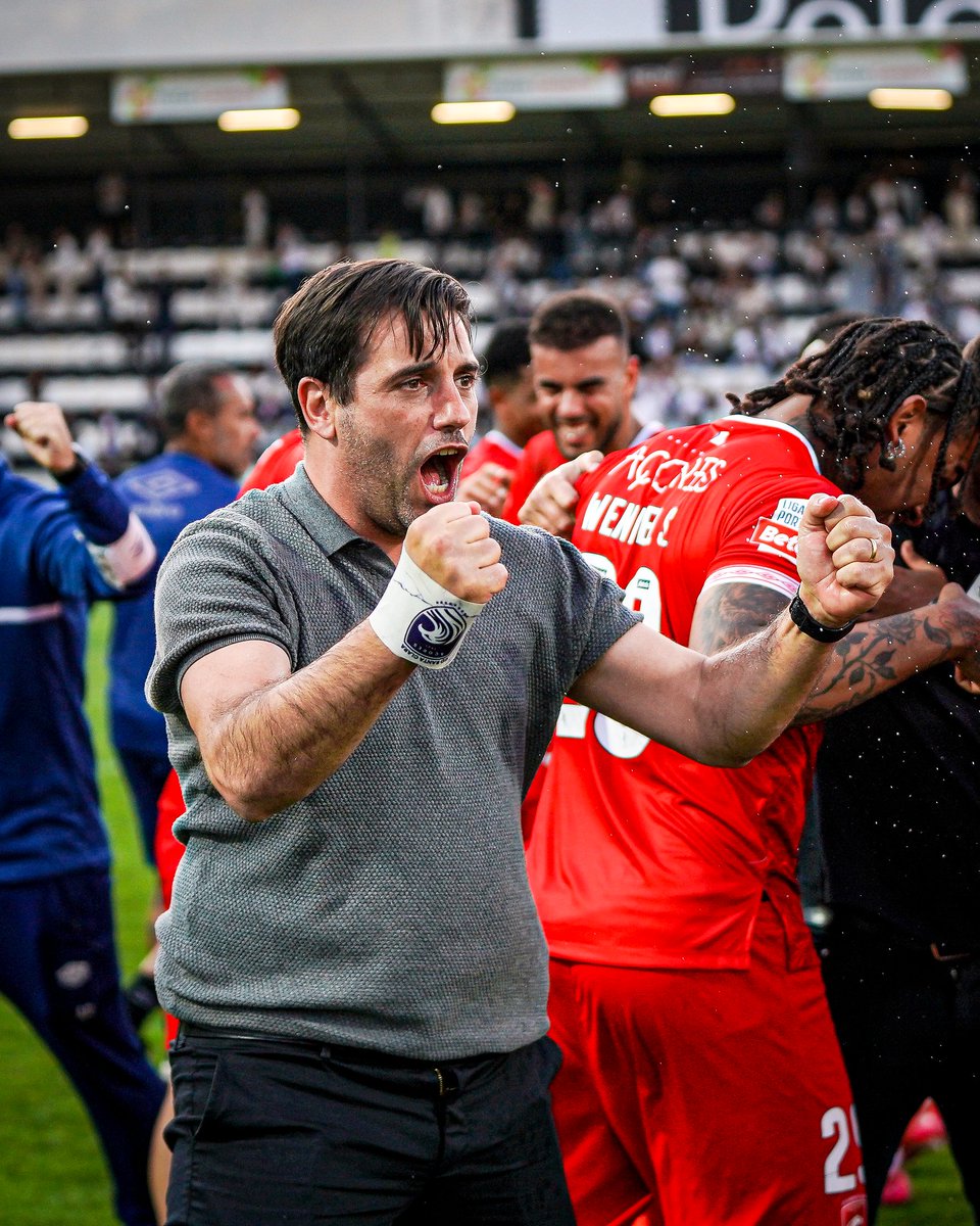 𝐒𝐚𝐧𝐭𝐚 𝐂𝐥𝐚𝐫𝐚 🔴⚪️ tweet media