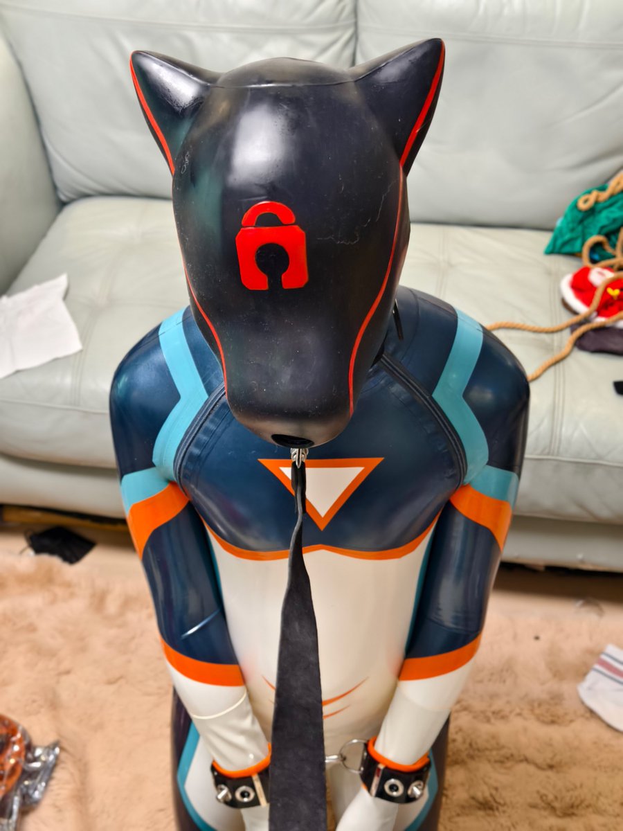 我投降好了

“快来调教我”
📷<a href="/latexsheepccx/">青野大葱</a>