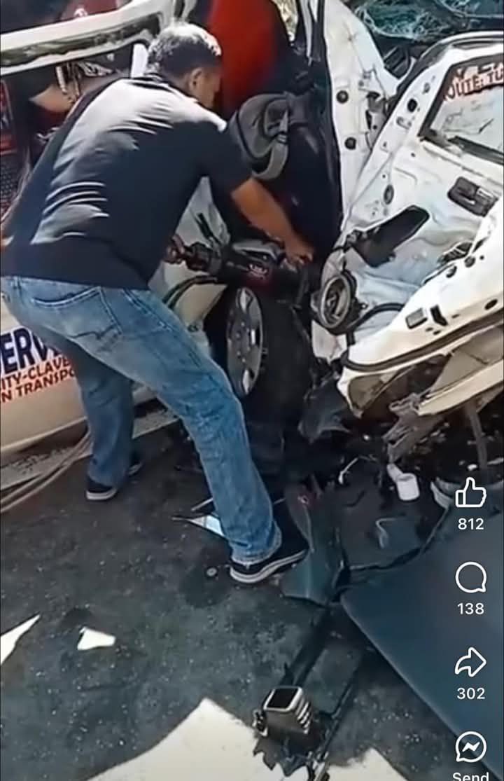 NET25TV's tweet photo. Isa patay, isa ang nasa kritikal na kalagayn at 10 iba pa ang sugatan sa nangyaring bangaan ng isang pampasaherong van at pick-up sa Brgy. Callungan, Sanchez Mira, Cagayan.
#NET25News https://t.co/s0bwvNffty