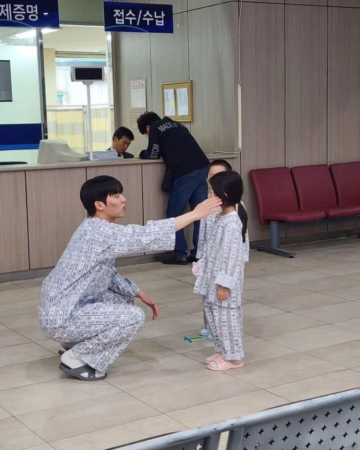sikie_d's tweet photo. 애기와남자.. https://t.co/JO27fMdPzD
