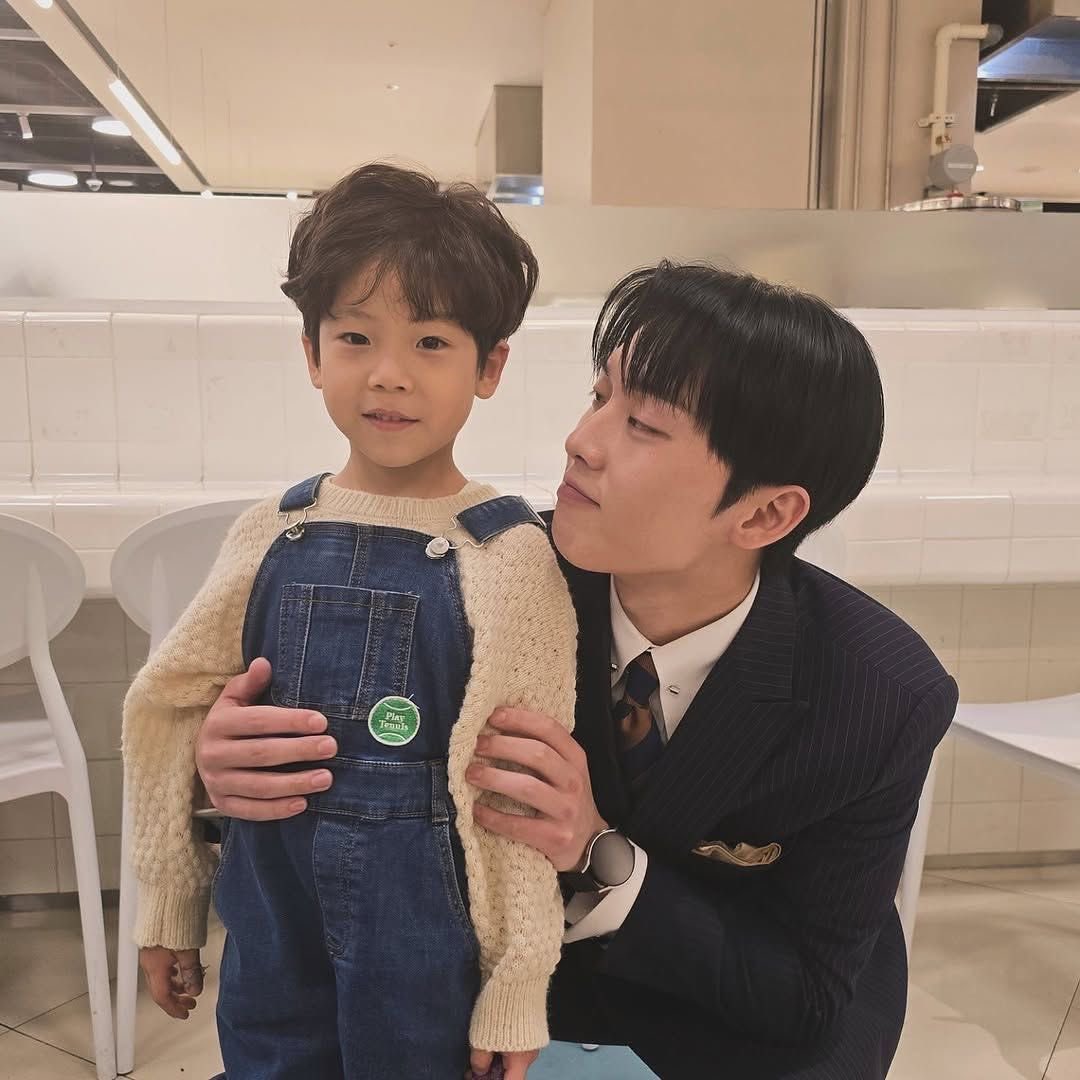 sikie_d's tweet photo. 애기와남자.. https://t.co/JO27fMdPzD