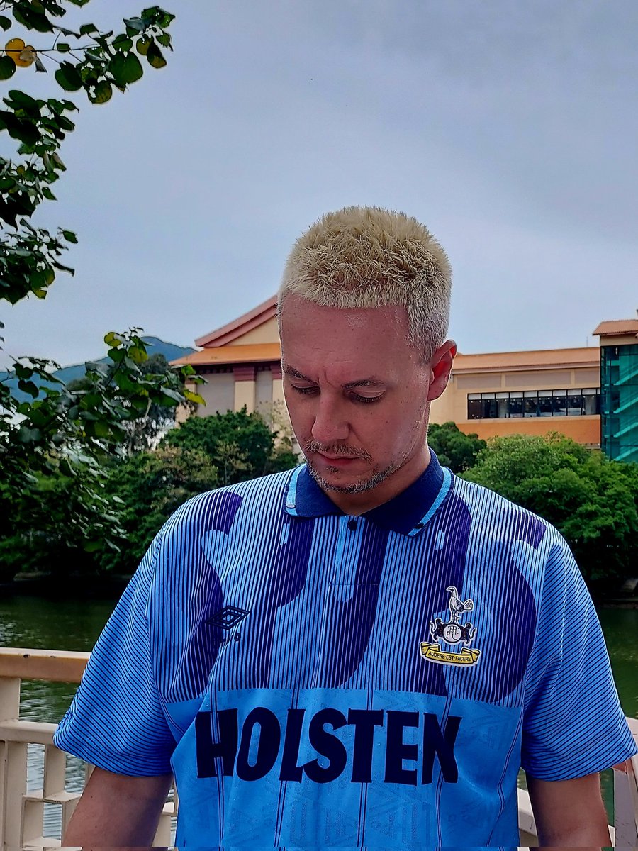 Before Dele Alli, there was Jason Dozzell. Couldn't really care less about the Villa game as all my focus is on the #UEL Final. As for this stunner of a jersey, it's a nice shade of blue, has a collar, and that #Spurs font above the chest 👌🏻 

#THFC #COYS #Tottenham