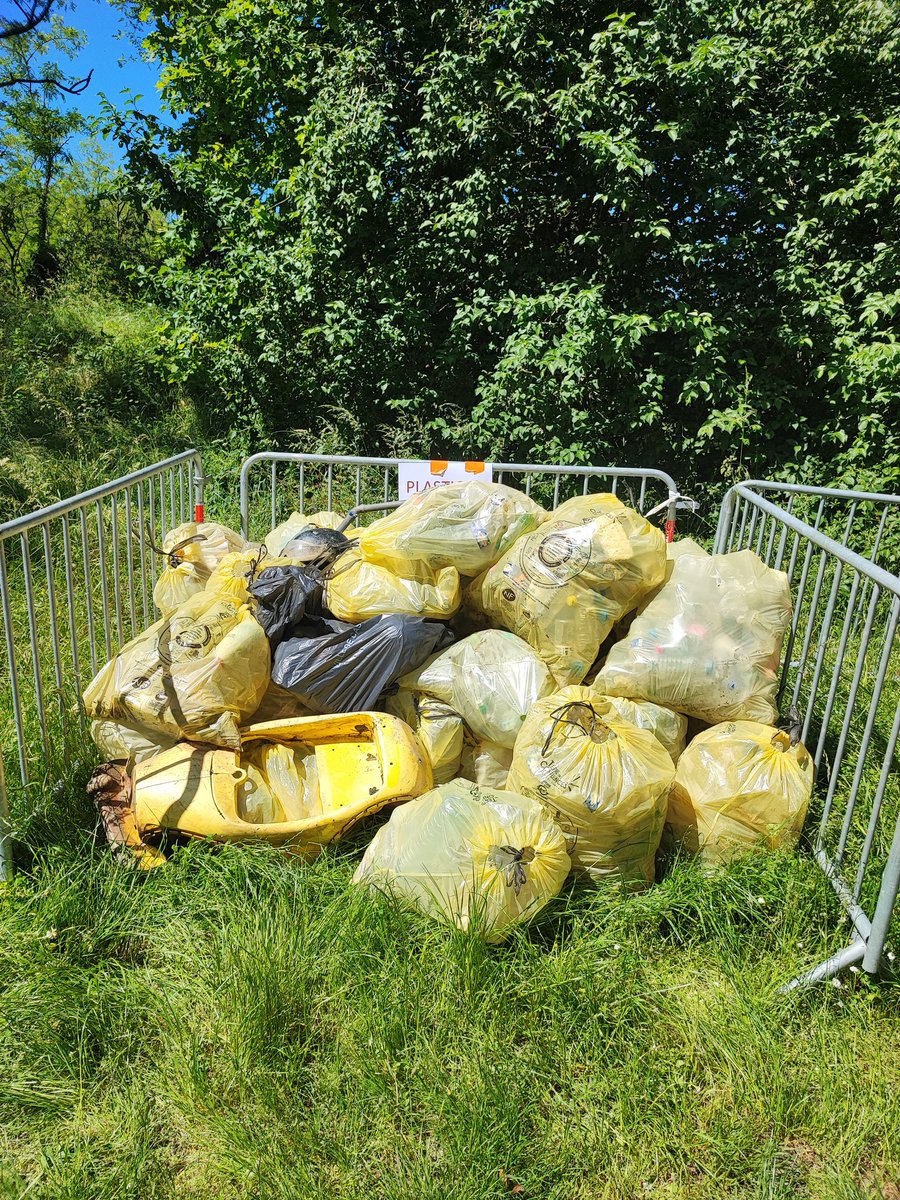 teamriverclean2's tweet photo. Résultats du ramassage collectif avec 12 bénévoles 3 mètres cubes environ.
A Castelsarrasin sur les berges de la Garonne et autour du Lac de Monestier.

#castelsarrasin  #teamriverclean82 
#tarnetgaronne #ramassagedesdechets  #environnement  #AAPPMA https://t.co/2BMNHDETWY