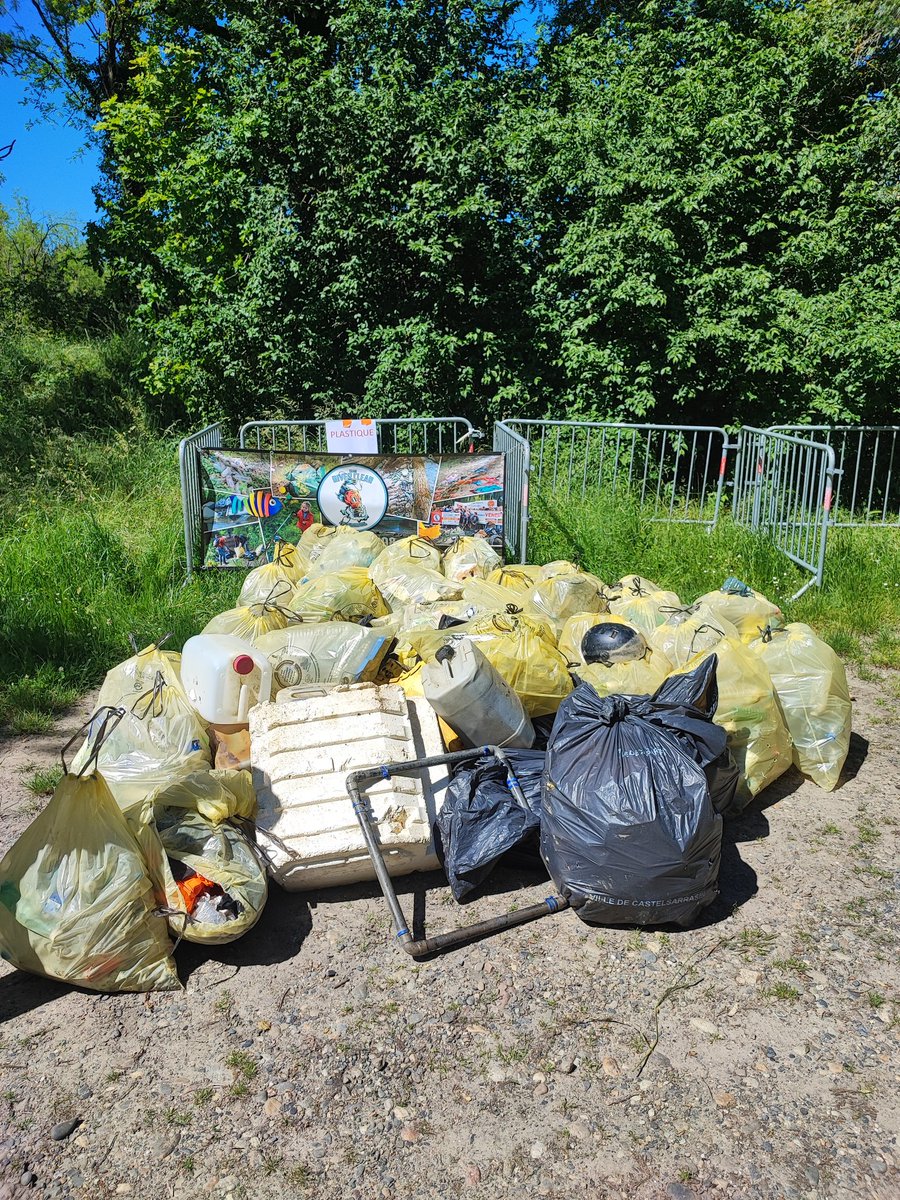 teamriverclean2's tweet photo. Résultats du ramassage collectif avec 12 bénévoles 3 mètres cubes environ.
A Castelsarrasin sur les berges de la Garonne et autour du Lac de Monestier.

#castelsarrasin  #teamriverclean82 
#tarnetgaronne #ramassagedesdechets  #environnement  #AAPPMA https://t.co/2BMNHDETWY