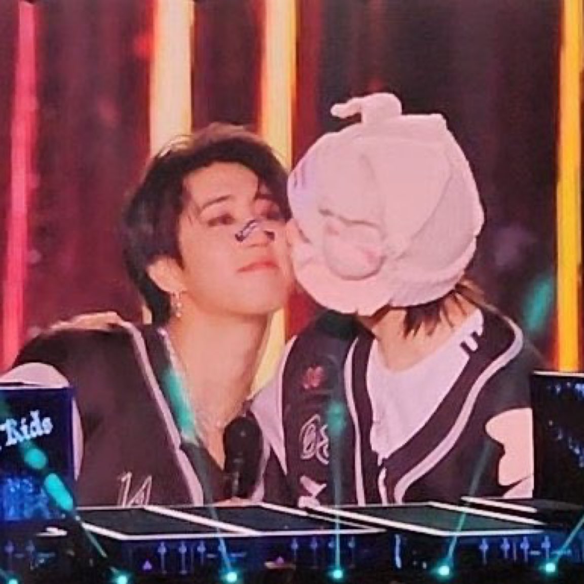 what the fuck do you mean jeongin kissed jisung