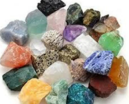 anatoetabio's tweet photo. Mineralak ez dira soilik harri politak: batzuk elektrizitatea eroaten dute, beste batzuk magnetikoak dira, batzuk kolorea aldatzen dute beroarekin edo argiaren azpian, eta beste batzuk material gogorrak mozten dituzte, hala nola beira. Badirudi superbotereak dituztela! #mineralak https://t.co/hKUGbkDhgy