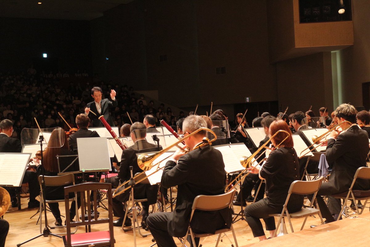 y_symphony's tweet photo. 【ユアタウンコンサート村山公演】🎶
終演いたしました！
常任指揮者 阪哲朗と創立名誉指揮者 村川千秋！
2人が登場する村山公演は本当に特別です✨
阪哲朗のオペラの世界に魅せられ、村川千秋のシベリウスに心を揺さぶられ、共演の吹奏楽部、合唱の皆さんの素晴らしさに感動したひと時となりました😊 https://t.co/gTnjeBY3Dx