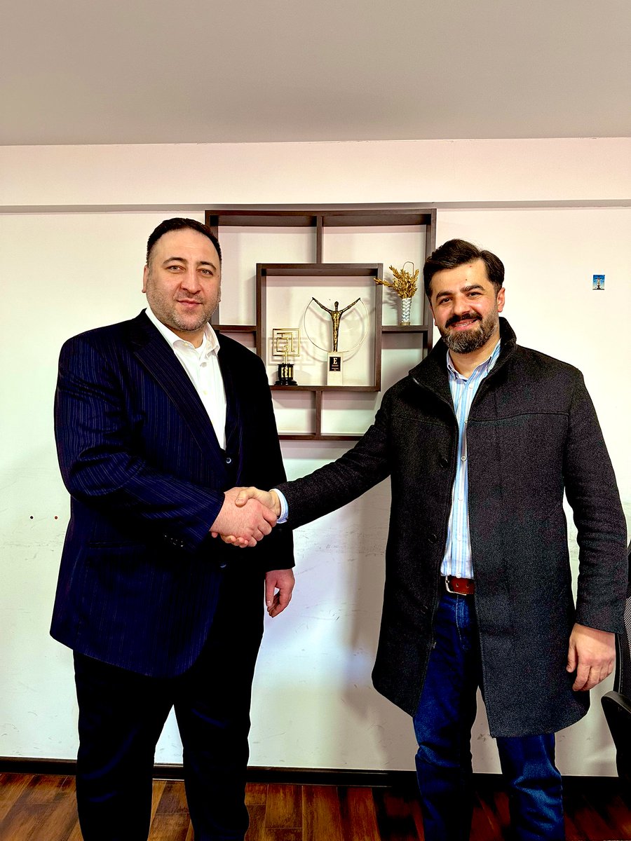tochinoshin's tweet photo. “Gepherrini”と契約を交わしました🤝
ジョージアを代表する人気のあるハンドメイドの革製品のバッグのブランドです。

日本でも販売が始まりましたので@Gepherrini_JP をぜひフォロー宜しくお願い致します。 https://t.co/zZAeOxvBhe