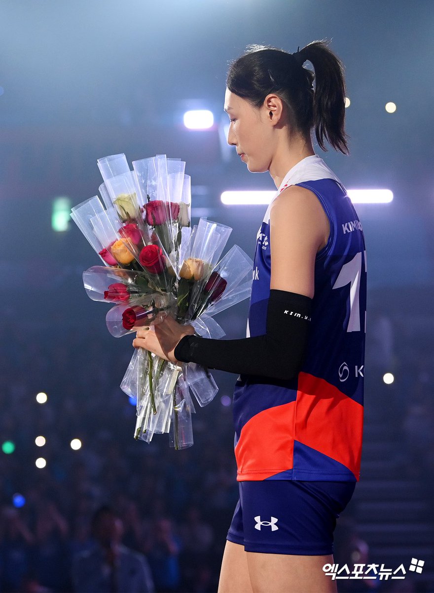 volleytrails's tweet photo. An icon. A legend. A true queen of the court. 👑🏐

#KYKInvitational #volleyball #김연경 #kimyeonkoung
📸 엑스포츠뉴스 3 , MHN https://t.co/mQvJPUHP0a