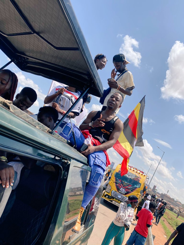 EventsKasha's tweet photo. Glimpse of Today's Boarding site.
We are headed to @Bananaresortjinja.
Great Vibes, cool moments, enjoyment.
#KashaEvents
#KeepTheVibeOn https://t.co/hUoSBobQD4