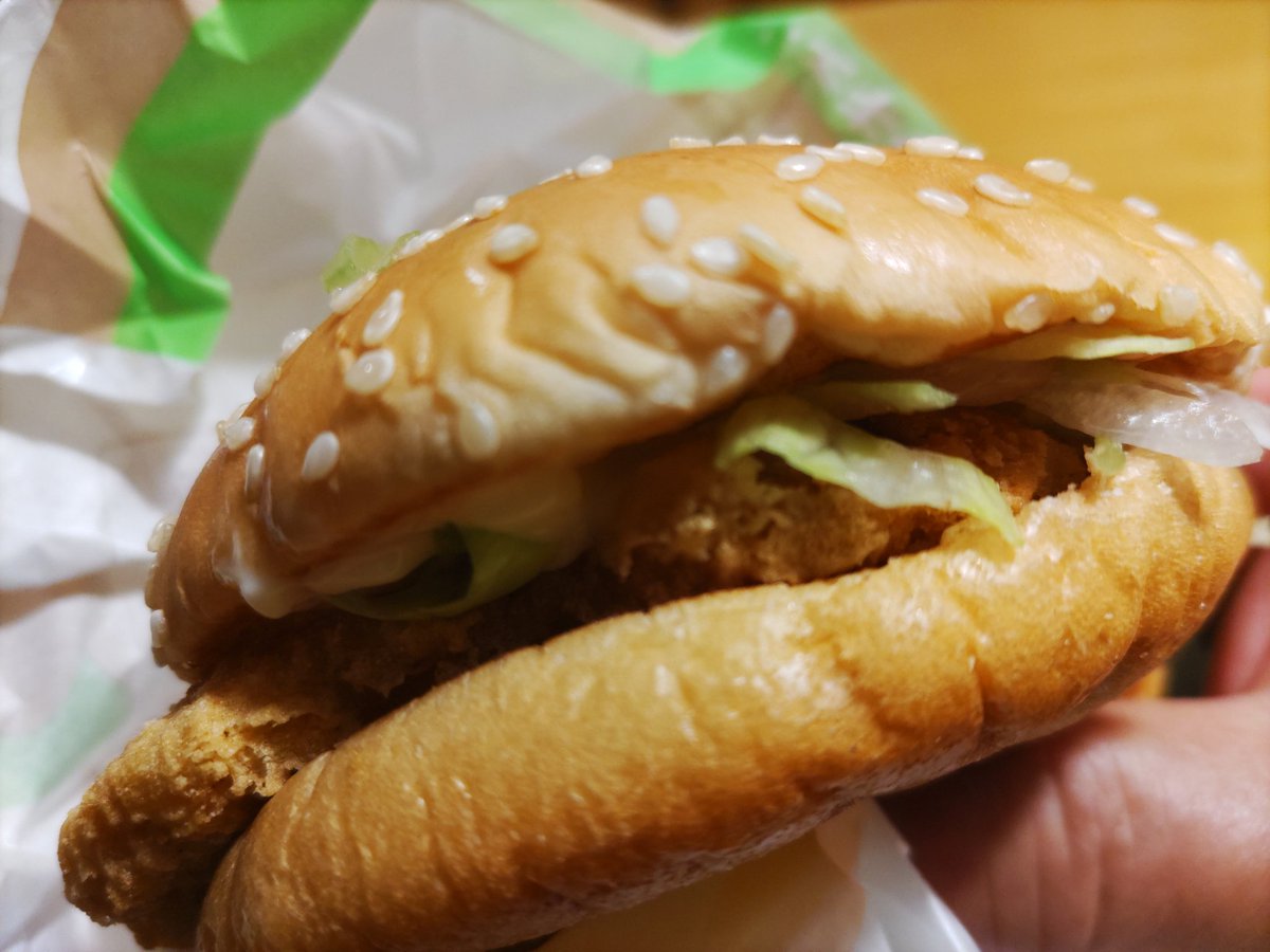 KenmintS's tweet photo. #今夜の夕飯  #晩酌  #X晩酌部  #マック  #独り飯
妻は留守( *´ `)、今頃、 #横浜中華街 でディナー🐲👲
独りでマック🍔 、  #Wチーズチーズ🧀 で飲む🍺🤗
ではでは、今週も宜しくお願いいたしますm(_ _)m https://t.co/wyOEOu2bwT