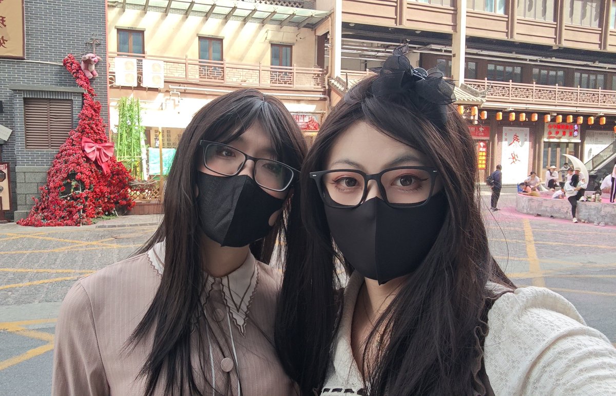 c62033537's tweet photo. Day28
一天天的真忙啊。。今天忙着给客人化妆，然后强制带去商场逛街了🤭不过主人好久没理我了，啥时候能开锁啊😅
#贞操带 #贞操锁 #锁娘 #禁欲 #贞操管理 #锁奴 #男娘 #长期锁 #腿控 #丝袜控 #chastity https://t.co/GuKBQDD9MR