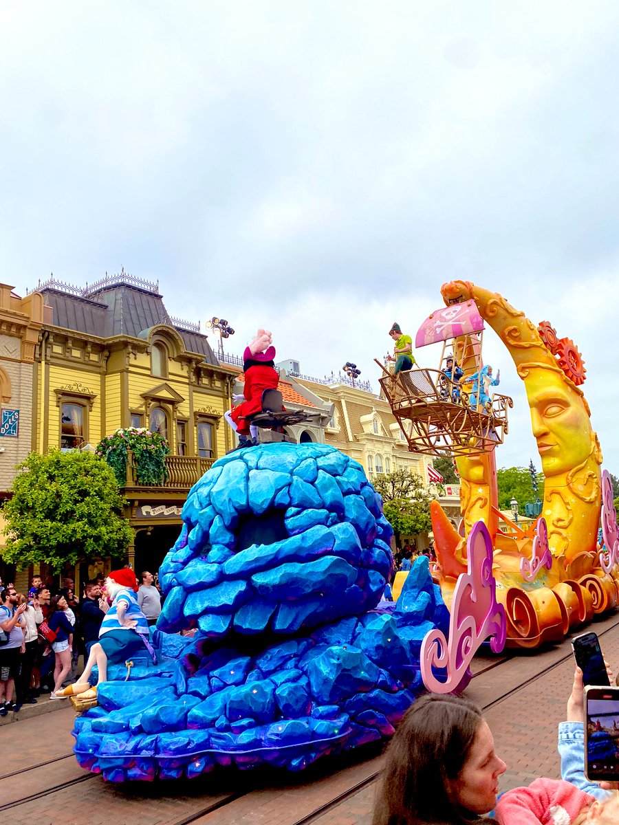 DisneyGoofballs tweet media