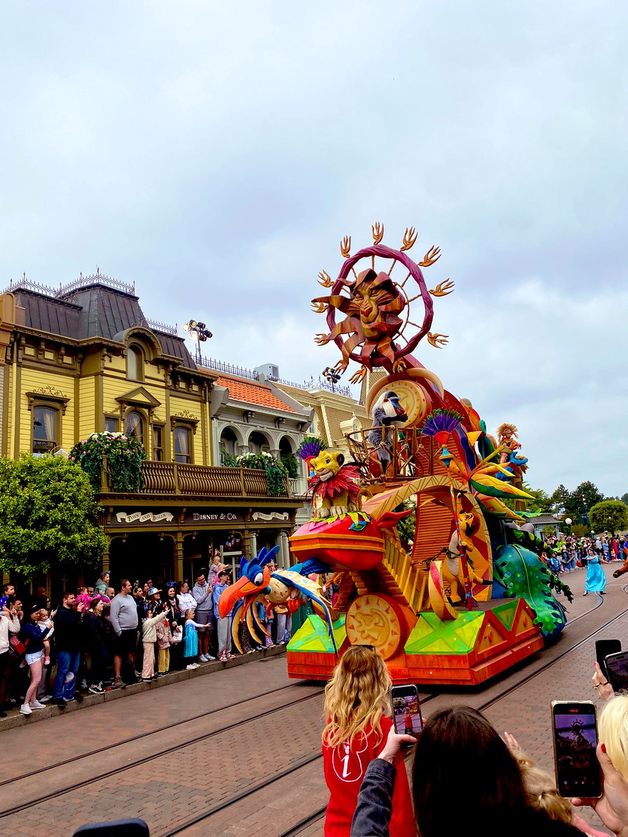 DisneyGoofballs tweet media