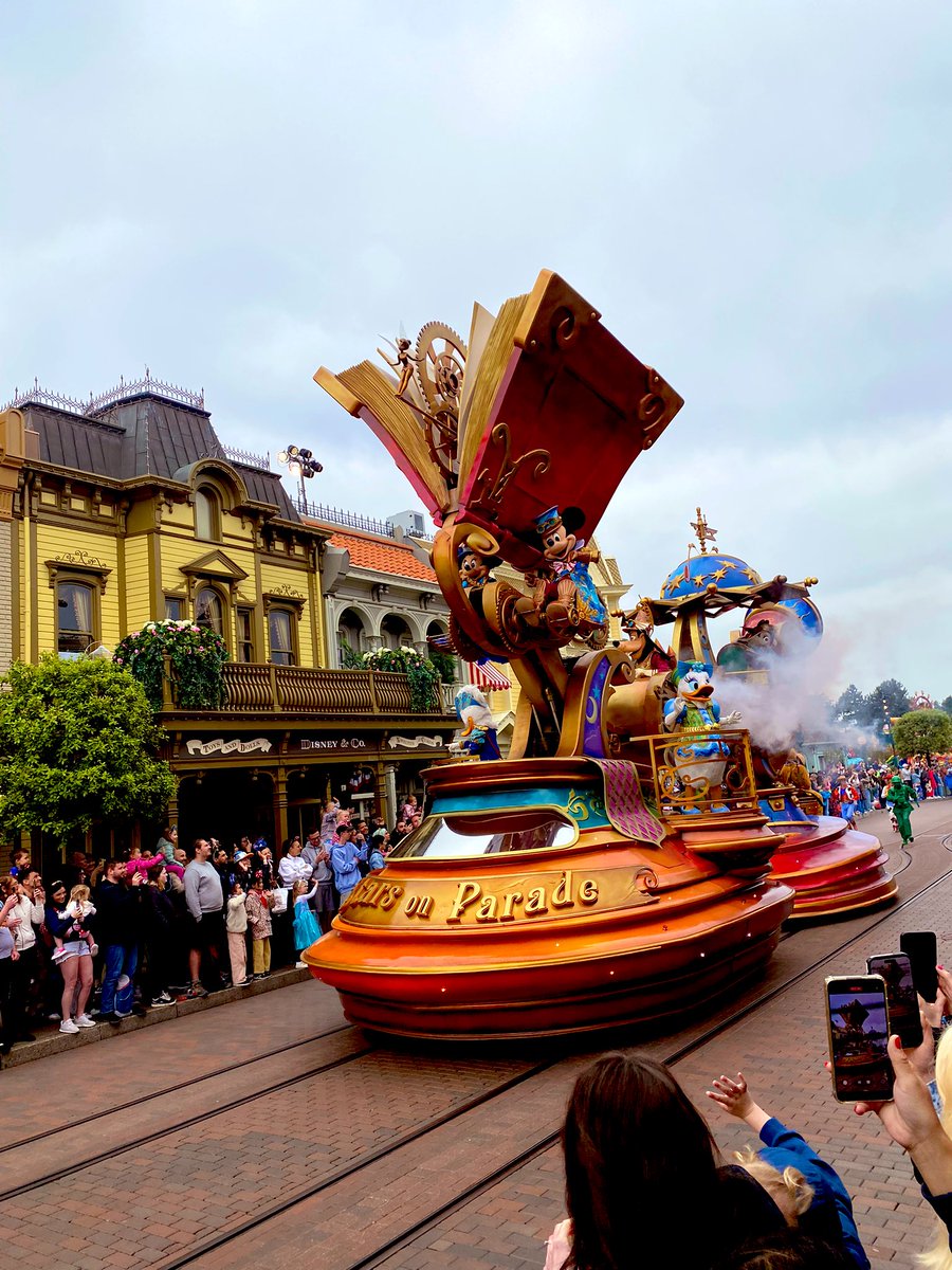 DisneyGoofballs tweet media