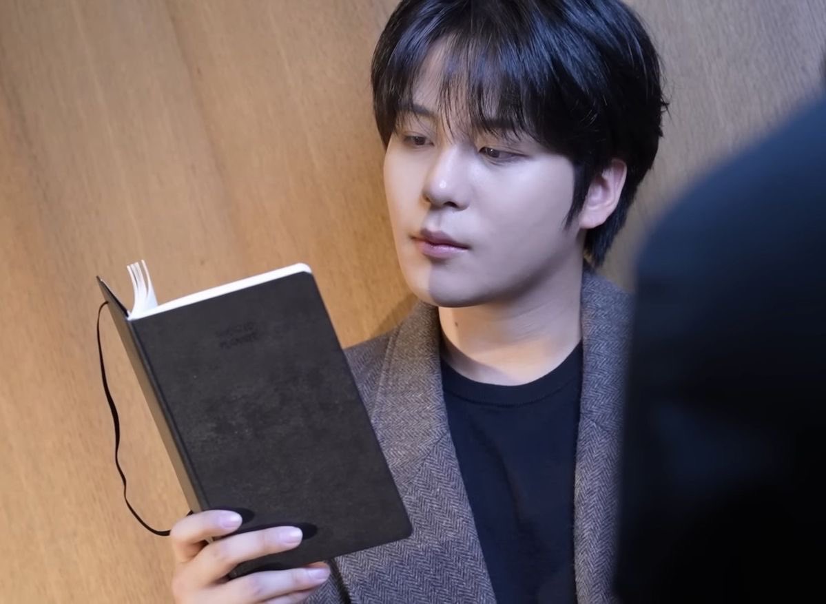 jonghoping's tweet photo. Fucking prettyyyyy we don’t even deserve him https://t.co/SGrklk5LPg