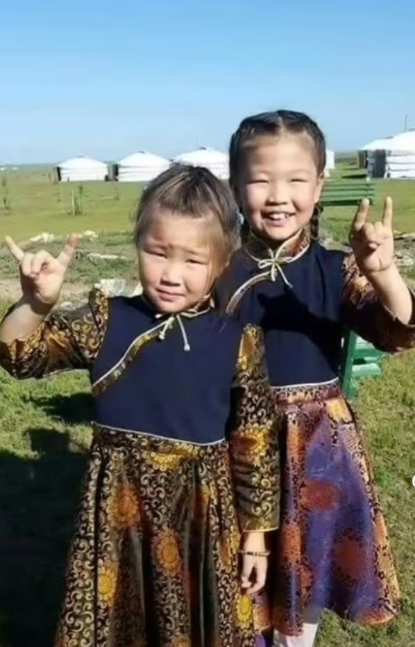 "Gül yetişir bahçe güzelleşir,
Kız yetişir vatan güzelleşir."