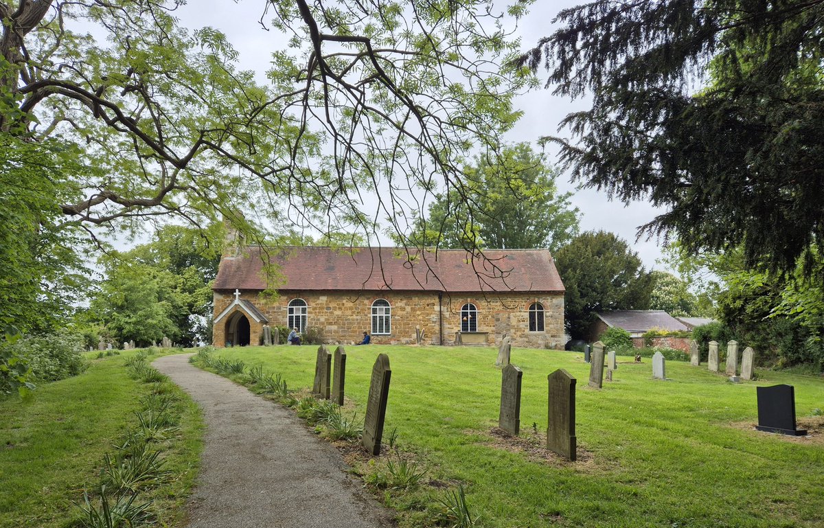 AlabasterMiss's tweet image. Day 4 of @ChurchesFest &amp;amp; first stop is Lissington St John the Baptist. Steeped in birdsong. This is a gorgeous #StainedGlassSunday window! Those angels seem very Arts &amp;amp; Crafts to me.