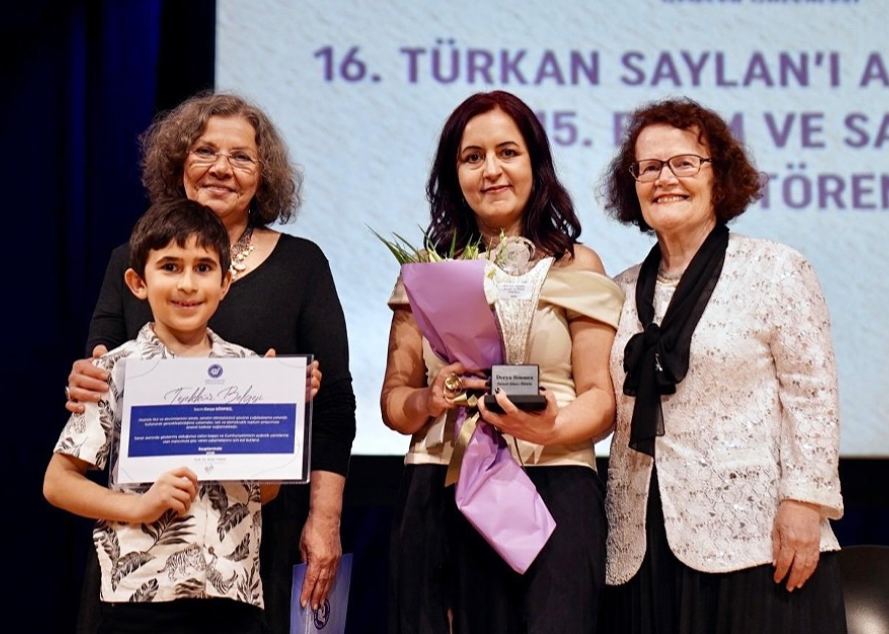 15. Türkan Saylan Bilim ve Sanat Ödülleri Töreni gerçekleştirildi
<a href="/CagdasYasamDD/">ÇYDD-Çağdaş Yaşam</a> <a href="/Deryasonmez15/">Deryasonmez</a> <a href="/ErdalSag/">Erdal Sağ</a> 

edebiyathaber.net/15-turkan-sayl…