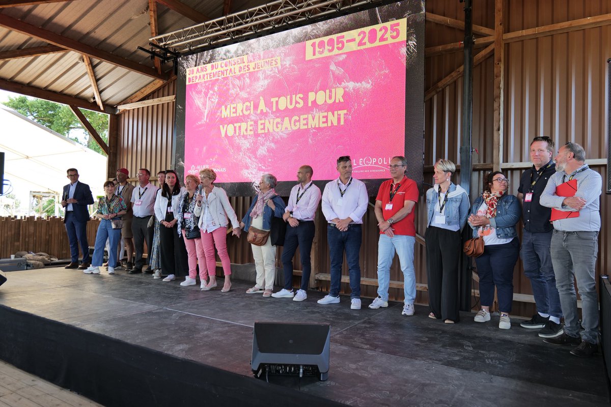 Allierdpt's tweet photo. [#CDJ] 
 Engagement citoyen, 1200 collégiens et de nombreuses actions portées, voilà qui résume les 30 années d’existence du Conseil départemental des jeunes. Ce samedi 17 mai, anciens et actuels CDJ se sont réunis à Paléopolis pour revenir sur leur expérience de jeunes élus. https://t.co/DbeLOlBJno
