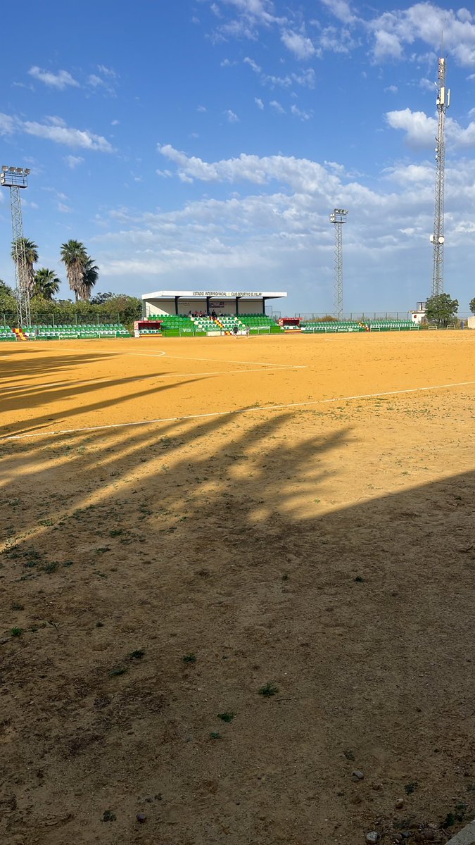 El villar un club serio bien dirigido con una afición fiel y un campo lamentable ⚽️🍀