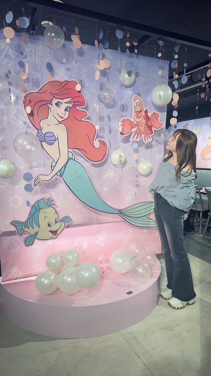 先日リトルマーメイドのコラボカフェ行ってきました🫧
グッズも空間もドリンクもフードもなにもかも可愛すぎた🥺
この日のためにリトルマーメイドモチーフのネイルもしたよ💅✨