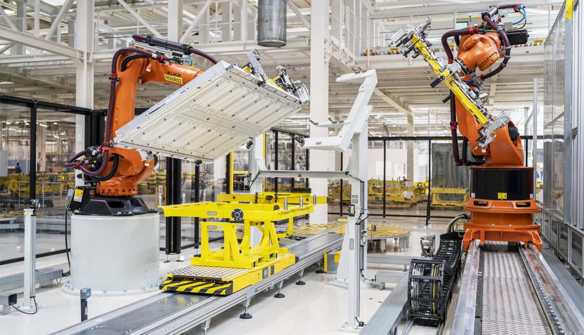 "عدد المصانع في مصر يصل إلى 68 ألف مصنع في مايو 2025 مقابل 24 ألفًا في 2014" ..

- حققت #مصر 🇪🇬ناتجًا صناعيًا بقيمة 76 مليار دولار في عام 2024، صدّرت منها منتجات صناعية بقيمة 34 مليار دولار، وتخطط لرفع الناتج الصناعي إلى 170 مليار دولار، على أن ترتفع الصادرات الصناعية إلى 118