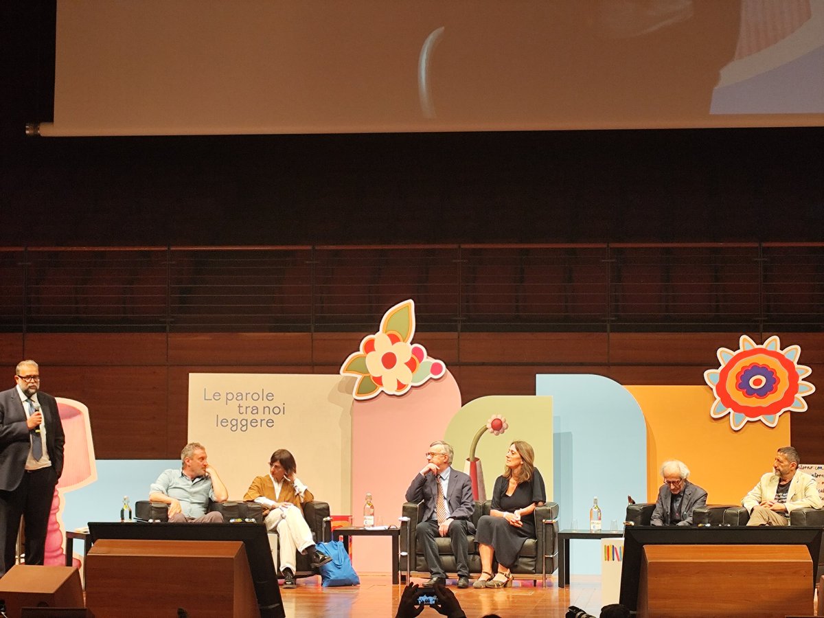 BookBlogSaloneLibro tweet media