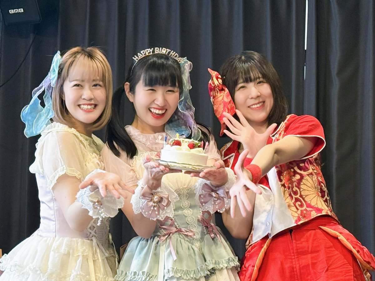 おんな社長さんpresents
GIRLS MUSIC LIVE
れなちさん生誕祭ーー✨

初めての露依楼囲-Roy Roy-さん🩷
そしてれなちさんの生誕祭という
とっても大事な日に出演させていただき
ﾏｯｺﾄ感謝でございます…🙏🏻😭✨

おんな社長のお二人をはじめ、
会場にいらっしゃったみなさんと