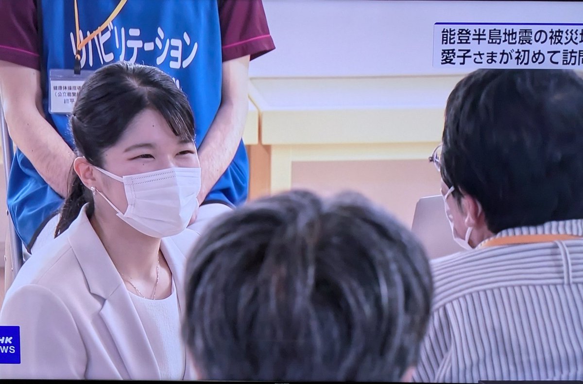 Rinakina's tweet photo. NHK のニュース映像です。
能登半島の被災者を 訪問された愛子様。 被災者と話をする時には膝をつかれていました。 こんなことをする王族は、世界中 見渡しても日本の天皇家 しか有りません。 涙が出ます。 https://t.co/eUB9C92u1M
