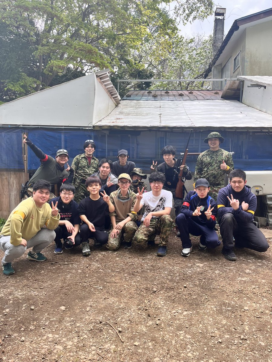 MIT_Airsoft's tweet image. 本日はBRFさんにてサバゲーしてきました！
うちからは15名の参戦で賑やかしに行ってきましたよ〜笑
攻防戦はLMG部員が代活躍！
1年生は初の一般参加サバゲーでしたね✨
ご一緒させていただいた参加者の皆さま、フィールド関係者の方々、本日はありがとうございました！！！
ではまた！