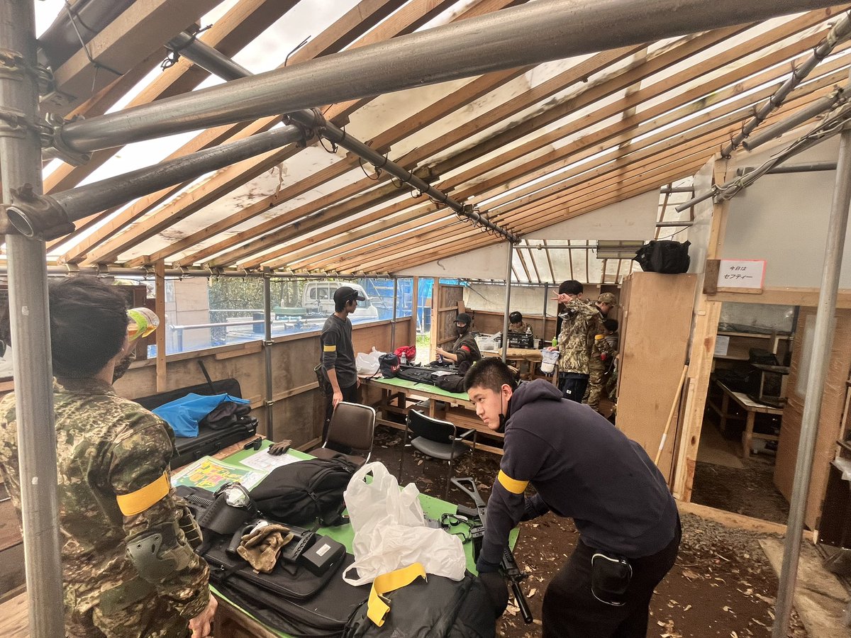 MIT_Airsoft's tweet image. 本日はBRFさんにてサバゲーしてきました！
うちからは15名の参戦で賑やかしに行ってきましたよ〜笑
攻防戦はLMG部員が代活躍！
1年生は初の一般参加サバゲーでしたね✨
ご一緒させていただいた参加者の皆さま、フィールド関係者の方々、本日はありがとうございました！！！
ではまた！