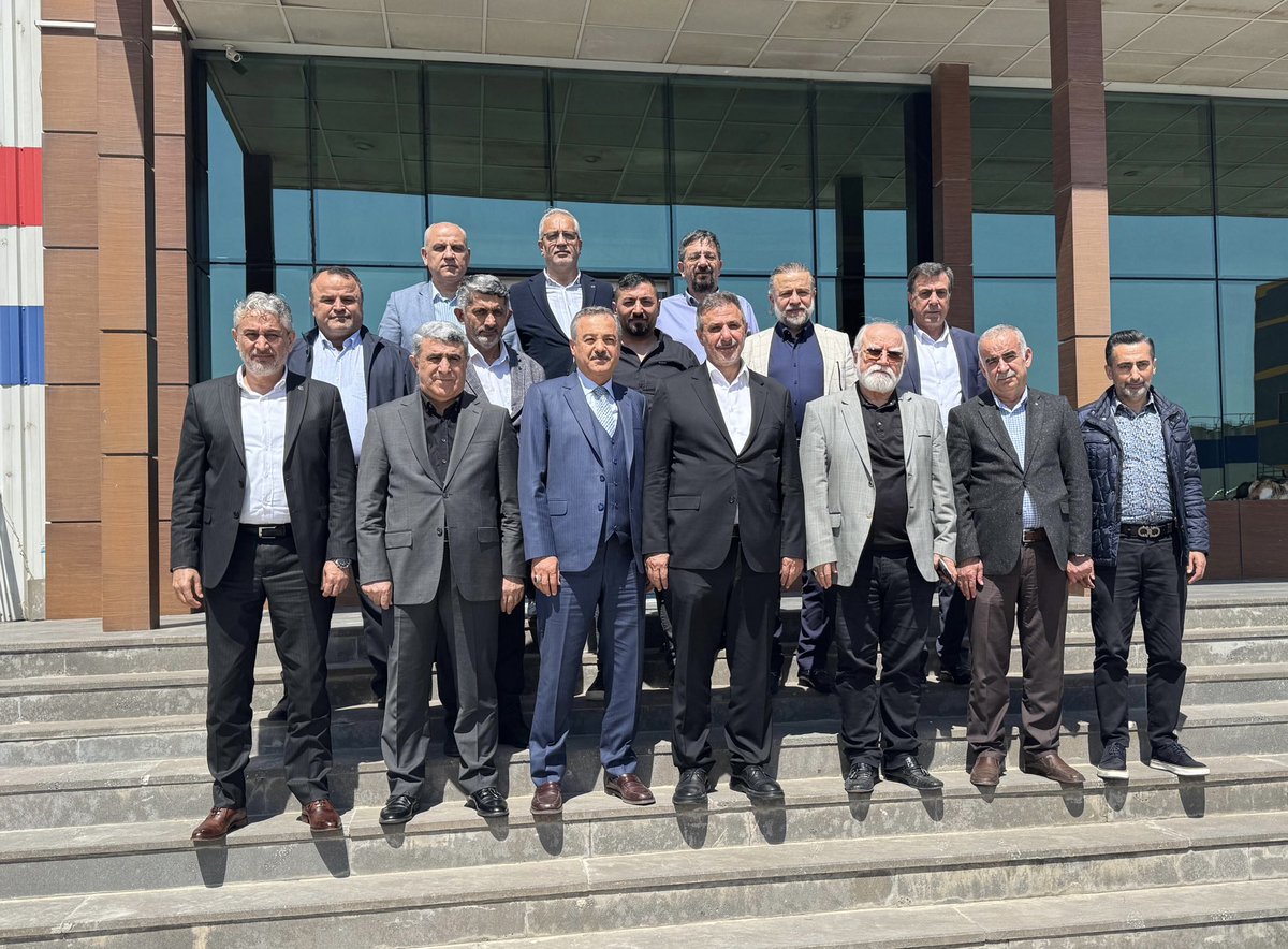 Gaziantep Milletvekilimiz Sayın İrfan Çelikaslan, kadim dostlarımız, Şahinbey Belediye Meclis Üyelerimiz,önceki ve mevcut dönem İl Yönetim Kurulu Üyelerimizle birlikte, AHS Şirketler Grubu (Eviza Halı) Yönetim Kurulu Başkanı Sayın Ahmet Eviz’i ziyaret ettik. Sıcak