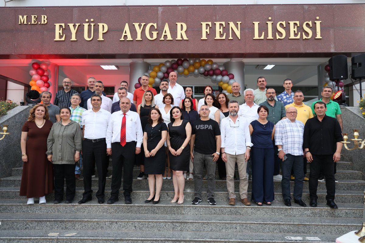 mersineafl's tweet photo. 2024-2025 dönemi Mezuniyet Törenimiz öğrenci,öğretmen ve velilerimizin yoğun ve coşkulu katılımıyla gerçekleştirildi. Dereceye giren öğrencilere plaketleri, aileleriyle birlikte takdim edildi. 

YOLUNUZ VE BAHTINIZ AÇIK OLSUN 2025 DÖNEMİ. https://t.co/QMBsqLYW4A