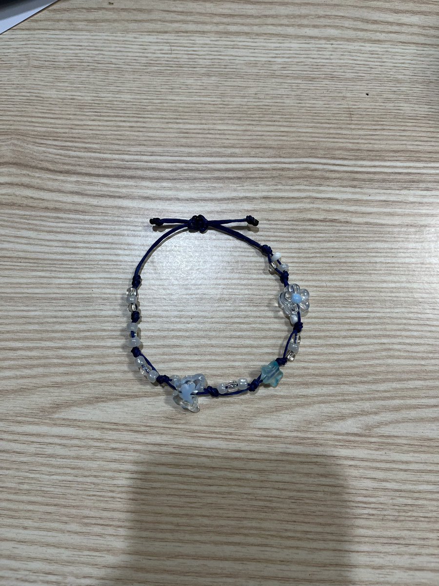 มือใหม่หัดทำค่ะ💖
เส้นละ 35 ฿
เดินทาง30฿
ใครสนใจอยากให้ทำสีโทนไหนเดมมาสั่งได้นะคะ
#กําไลข้อมือ #เชือกเทียน #งานแฮนเมด #handmade #กำไลเชือกเทียน