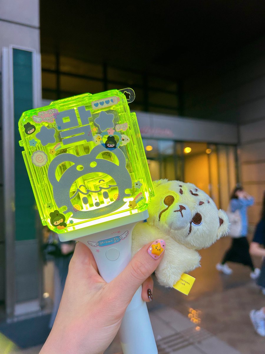 mynctz's tweet photo. リリイベにショケと最高に幸せな2日間でしたー！！！！！😭🫶🏻💕😭🫶🏻💕もう感無量です！！！！マーク大好き！！！！ https://t.co/SUVAeksRK7