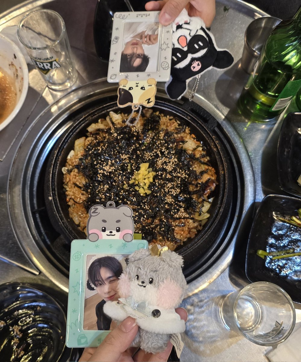 📍천사곱창 홍대점
사장님 엄청 바빠 보여서 걱정 🥺
곱창 나오기 전 국수와 육회가 나왔는데 너무 맛있고, 메인 메뉴는 당연히 미쳤음.🤤
덕분에 야외에서 이른 낮술 해 봄,,
리키야 넌 역시 맛잘알이야

#리키_션_르콰일러
#리키_혼자_다_했다