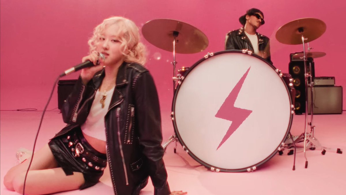 charts_rose's tweet photo. Biggest global chart hits of the decade by K-pop acts: 

#1. “APT.” — 14.2K points (7 months old)
#2. “Dynamite” — 14.1K points (5 years old)
#3. “Seven” — 10.4K points (2 years old)
#4. “Butter” — 6.8K points (4 years old)
#5. “Cupid” — 5.2K points (2 years old) https://t.co/VavUNkKz1f