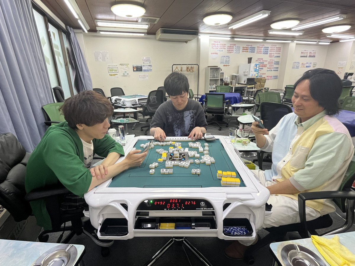 麻雀教えてもらいました！！ おかもと「角谷さんの麻雀てビットコインみたいですよね」 誰が乱高下とまらんねん😂😂