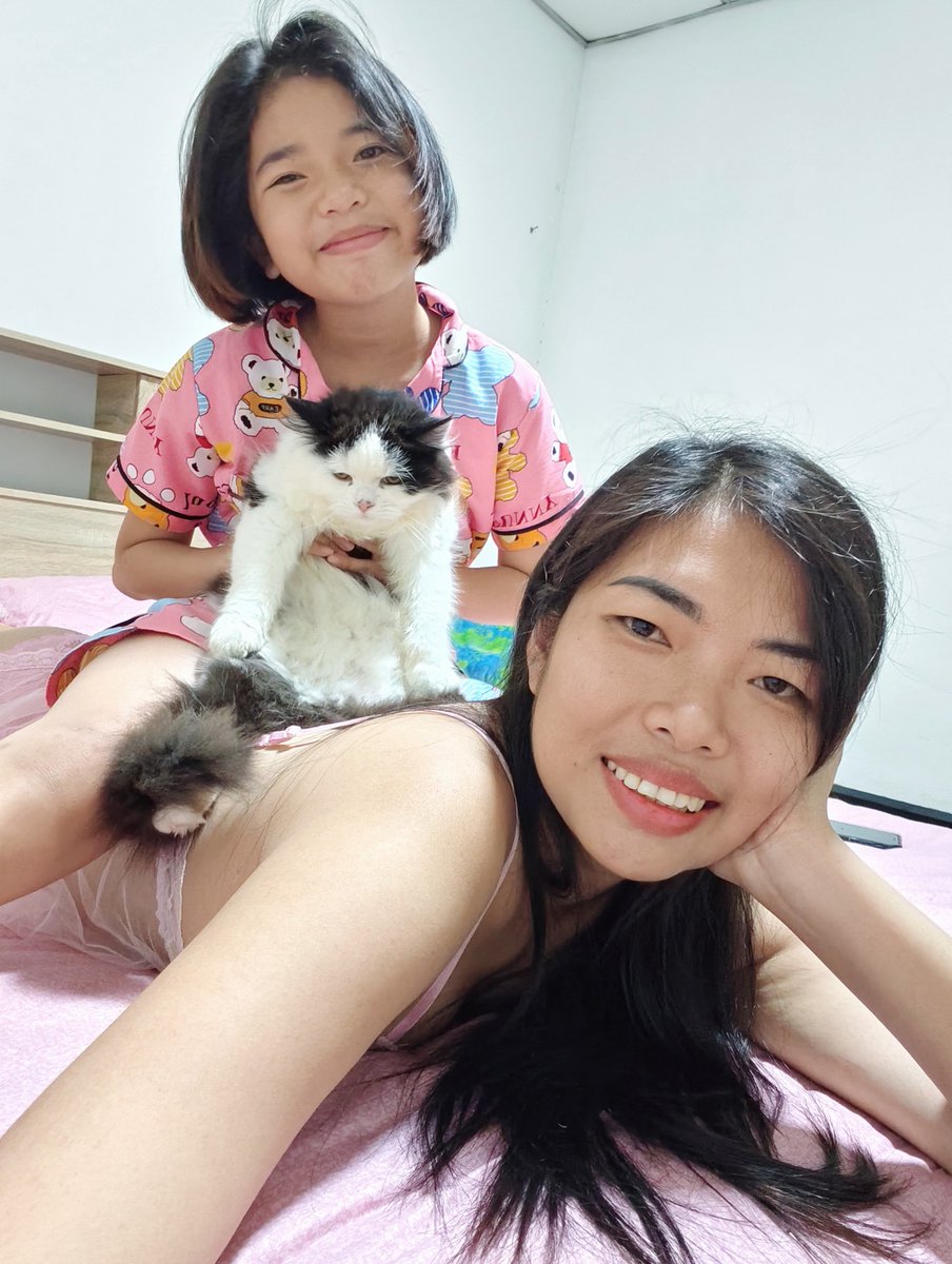 PheyPhr97252's tweet photo. โสดลูก2เเซ่บมาก😂🤣 https://t.co/kv8M5PKEq7