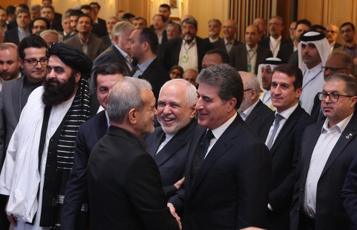 Mardmadane's tweet photo. İran Başbakanı Başkan Neçirvan Barzani yi karşıladı.

#EurovisionRTVE #Eurovision #Eurovision2025 #riyadh #eurowizja2025 #ESC2025 #eurovisiongr #BreakingNews #escita #LaCasaDelLosFamososCol https://t.co/9oUOlHEA59