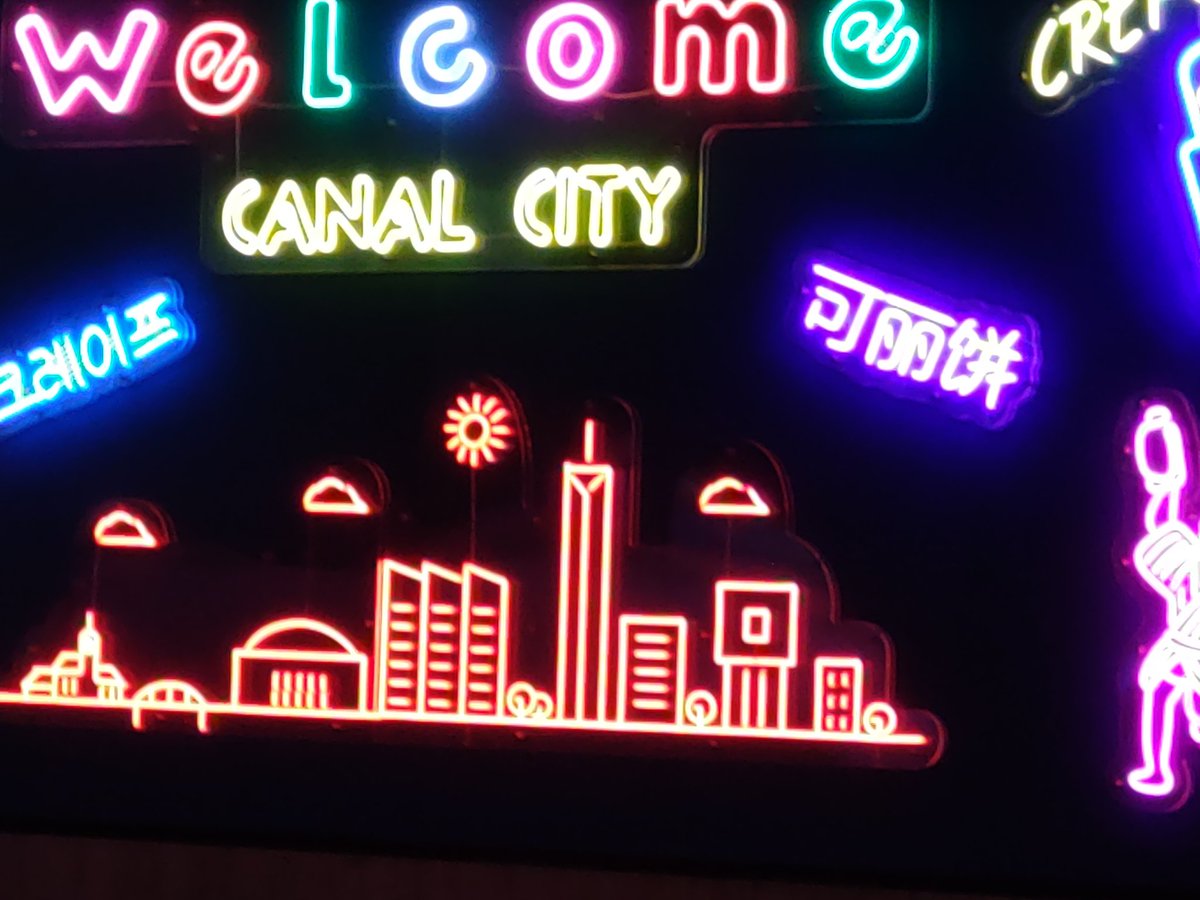 綺麗なネオンの文字も色んな言葉で😍
大変ですね〜(^^)