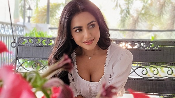 জুলাই আন্দোলনের হত্যাচেষ্টা মামলায় গ্রেপ্তার নুসরাত ফারিয়া: বিমানবন্দর থেকে ডিবিতে হস্তান্তর