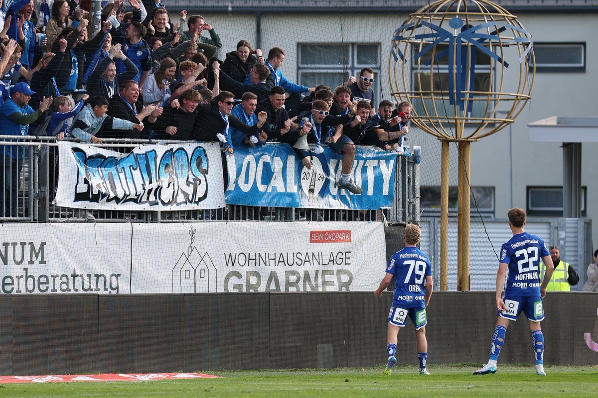tsv_hartberg's tweet photo. In einer turbulenten Partie konnte unsere Mannschaft am gestrigen Samstag mit einem 3:2-Heimsieg den 2. Platz in der Qualigruppe fixieren. Jed Drew erzielte in der 92. Minute den vielumjubelten Siegtreffer. 

ℹ️: https://t.co/w3407mFS8M

#htbwsg #admiralbl #forzatsv #nevergiveup https://t.co/dhBr5zQvvu