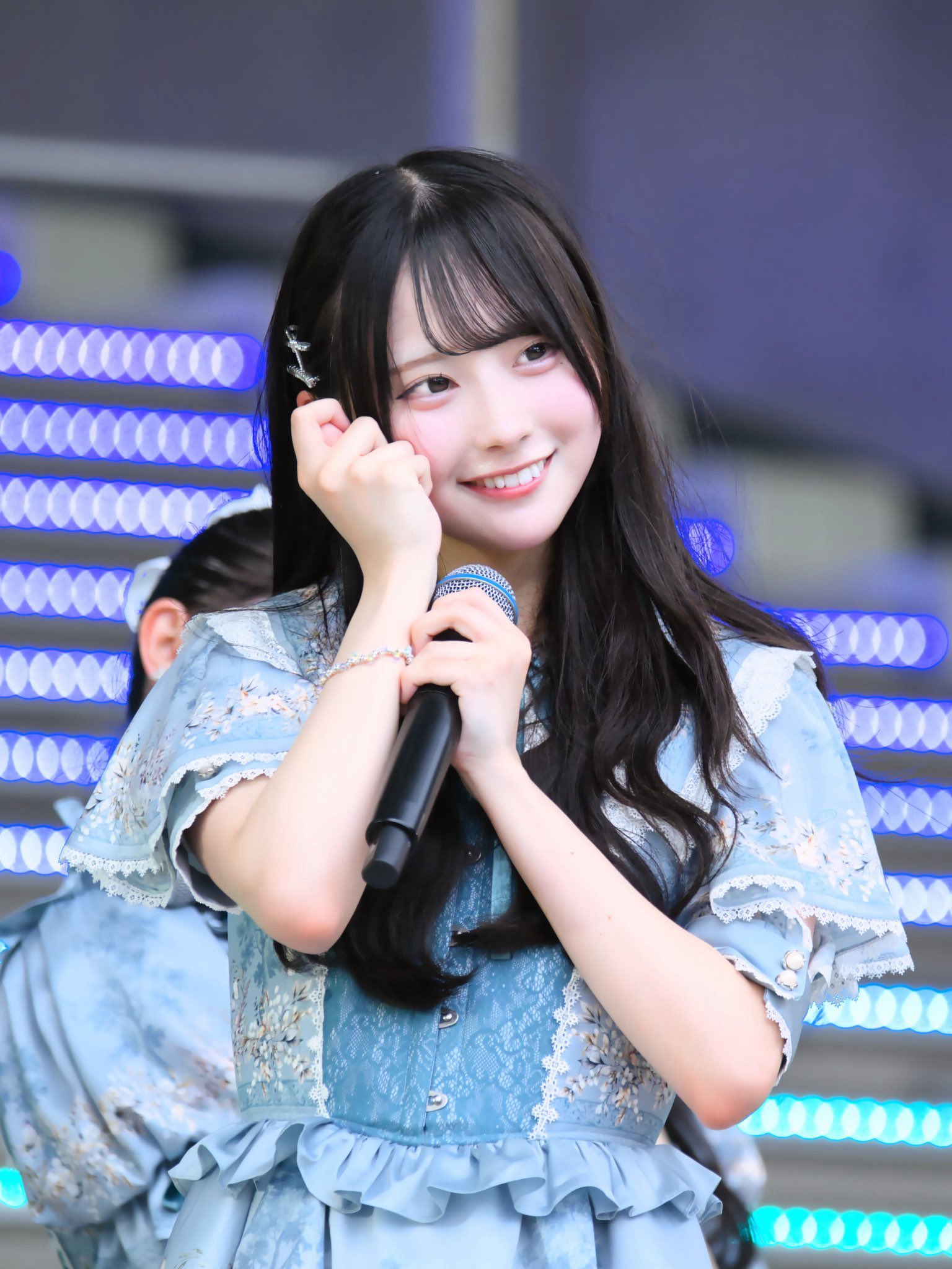 20250518 ありがとうございました！ セトリは つまり 3秒ルール つまり でした！"(> ̫ <)"♩ 不思議な天候の中たくさんの方が駆けつけてくださってとっても嬉しかったです🥲 つまり 初披露！！緊張で煽りなどしてしまいましたが、ちょっと上達してたのでは無いでしょうか？？^^ みんなが沢山声出してくれてとっても嬉しかったです😻 もちろん静かに応援してくれてた子の存在も嬉しかったです💜紫のペンライト見つけた時本当に幸せな気持ちになるーーありがとうね🥲🥲 特典会は今日はペアレーンだったので初めましてさんいっぱいでした❕少しでも気になって貰えてたらいいな〜のきもち💭♡ いつも来てくれるさんや、お久しぶりさんもたくさんありがとうございました！！やっぱりみんなのお顔見るととっても安心するし幸せな気持ちになるよ〜ㅠ ̫ㅠ本当にありがとう！ 耳悪すぎて聞き返しまくってしまってゴメン😩⬅️なんとかなレー！！ 振り付けや曲、衣装について色々お話できたし最近のみんなの近況とかについてもお話出来てやっぱり握手会っていいなーとなりました。 スリーショットもみんな一緒にポーズしてくれてすごく嬉しかった！つまりポーズみんなも日常的に使っちゃってねᖛ ̫ ᖛ 〜 ♡ 次は28日！！スカイツリーです🗼きてね