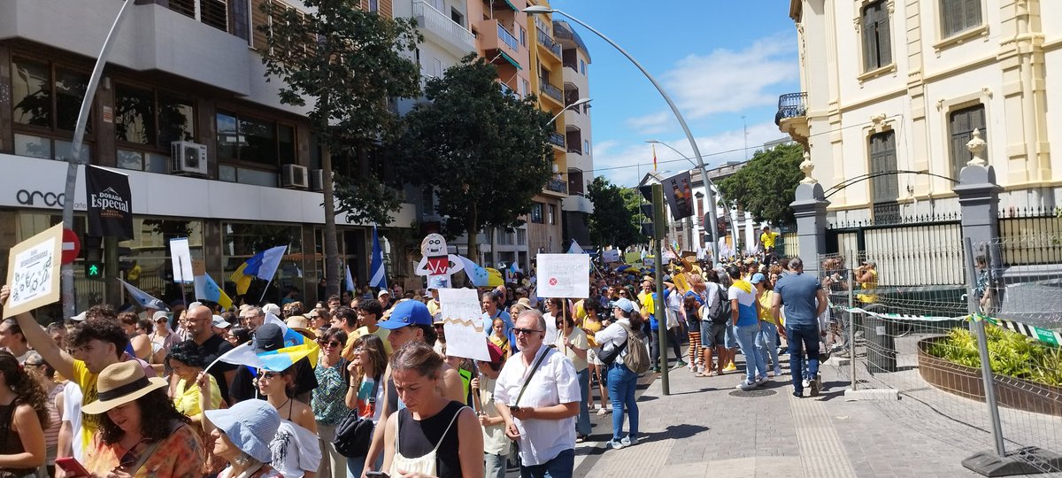 #CanariasTieneUnLímite vamos !!! 💪🏿💪🏿