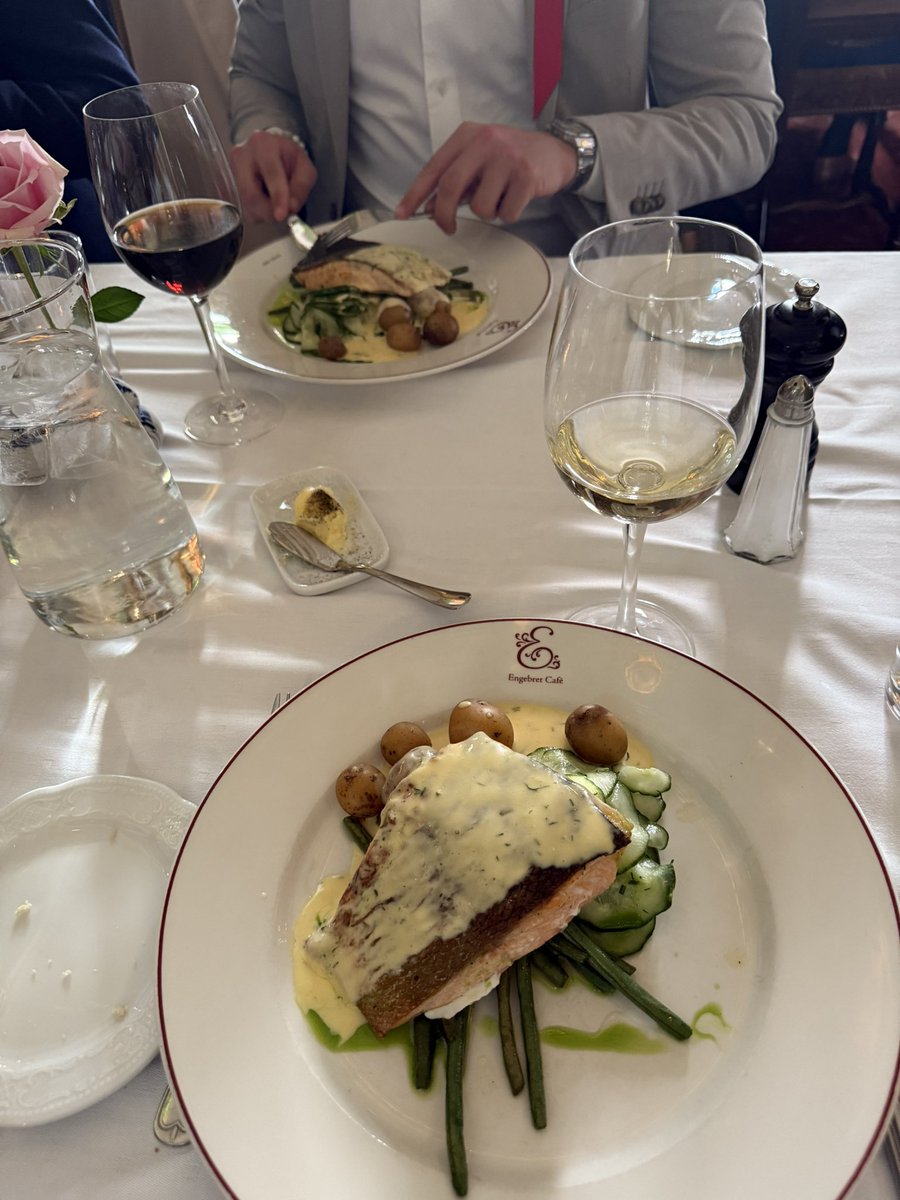 first big breakfast at my place with family and friends. saw so much family on both sides, of course represented the North as always &amp; my first three course dinner at a famous restaurant in Oslo 🥹 hipp hipp what a day 🇳🇴❤️