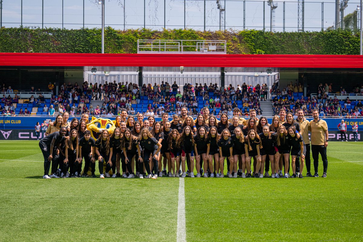 FCBfemeni's tweet image. 👏 Enhorabona, campiones! 👏
Visca el Futbol Formatiu! 💙❤️